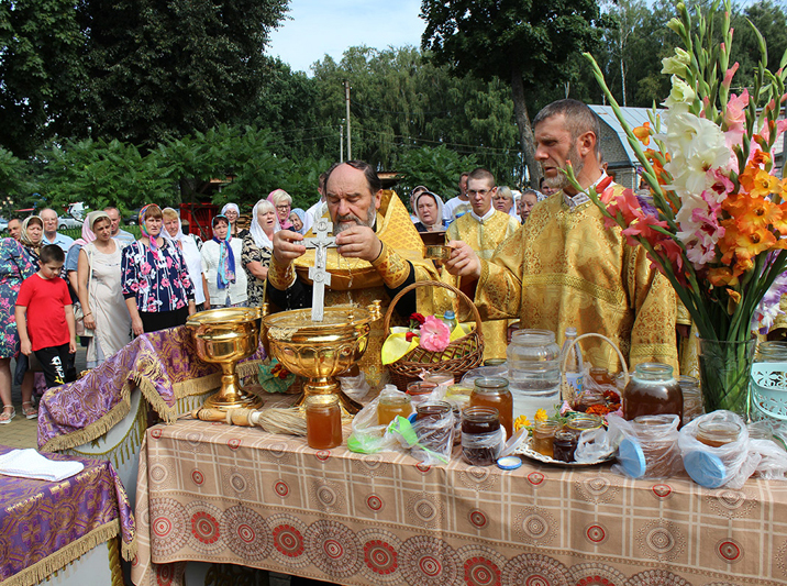 Сладкий праздник: Медовый спас в Новозыбковском благочинии