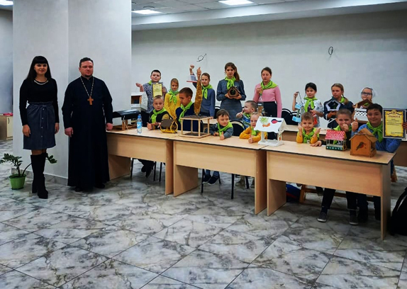 В Клинцах воспитанники воскресной школы и православные волонтёры провели акцию «Синичкин день»