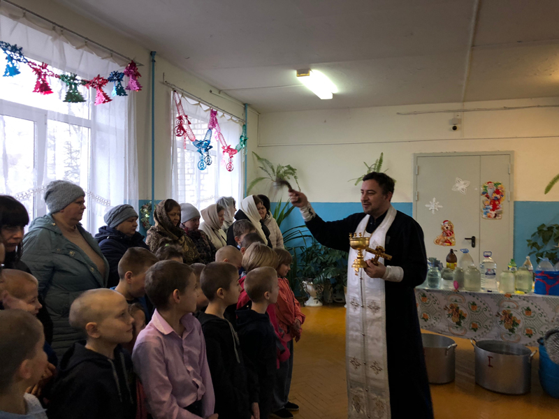 В праздник Крещения Господня благочинный посетил Унечскую школу-интернат