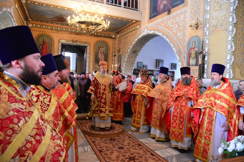 В понедельник Светлой седмицы Митрополит Александр совершил Литургию в Кафедральном соборе Клинцовской Епархии