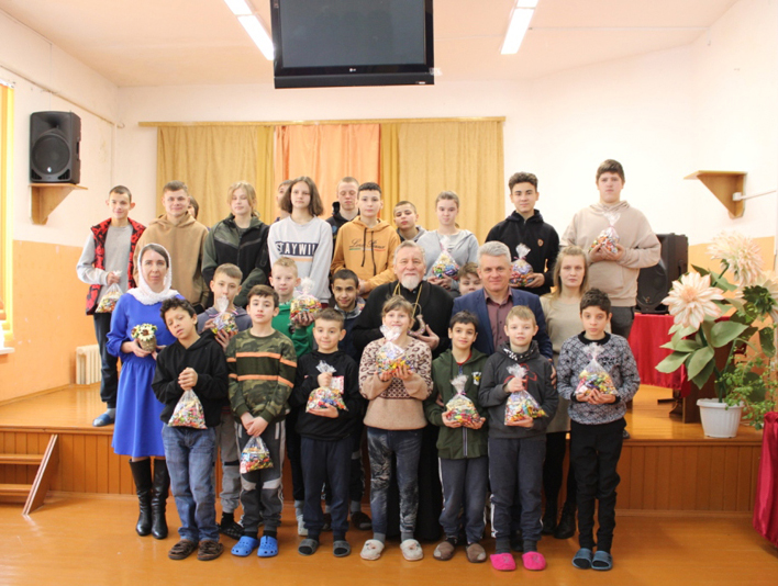 Встреча с воспитанниками Мглинской школы-интерната в преддверии Дня православной молодежи