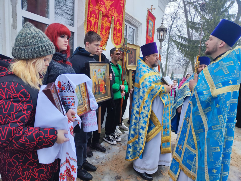 Молодежь Трубчевского благочиния «повстречалась» с Богом во время престольных торжеств в День православной молодежи