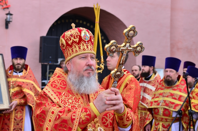 В день празднования Свенской иконы Божией Матери Митрополит Александр возглавил Литургию и Крестный ход