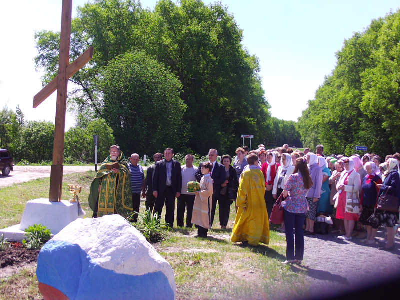 Мглинское благочиние. Торжественная установка и освящение Поклонного креста на въезде в город Мглин.