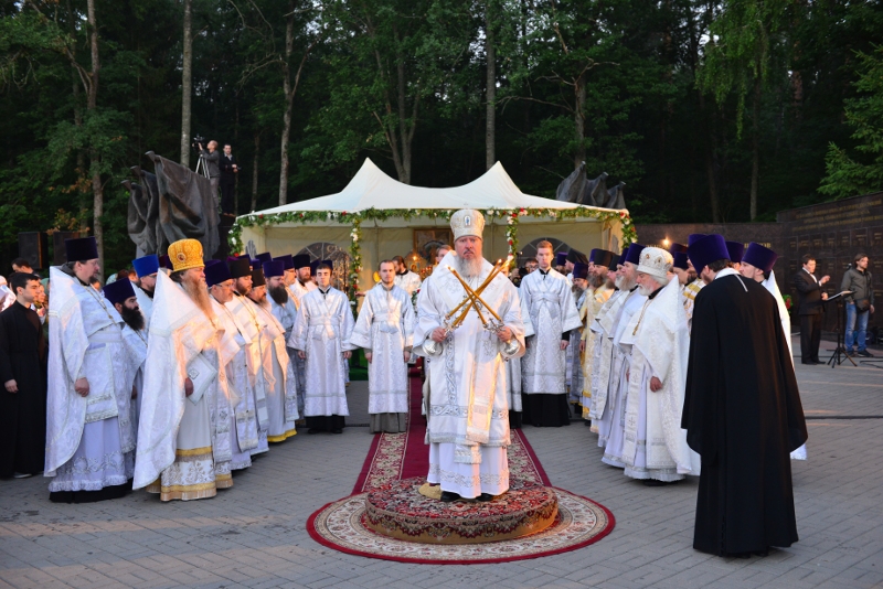В День памяти и скорби Митрополит Александр с духовенством совершил Литургию на Партизанской поляне