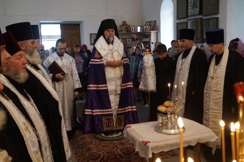 В канун празднования Рождества Пресвятой Богородицы, епископ Владимир возглавил всенощное бдение в селе Гордеевка.