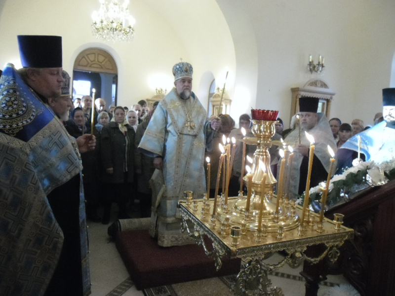 Епископ Клинцовский и Трубчевский Владимир возглавил всенощное бдение в храме Покрова Пресвятой Богородицы села Белогорщь.