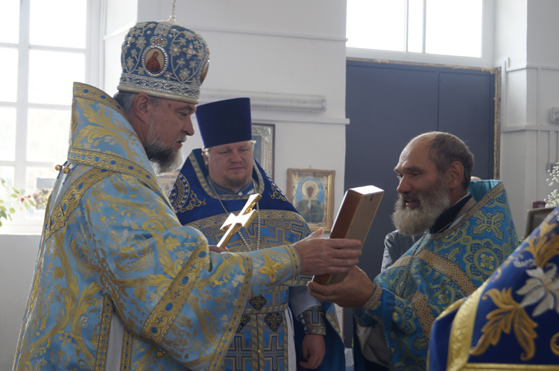 Епископ Клинцовский и Трубчевский Владимир совершил праздничную службу в Покровском храме села Витовка.
