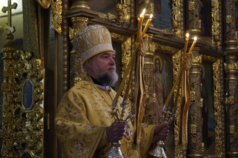 В день памяти святого великомученика Дмитрия Солунского епископ Клинцовский и Трубчевский Владимир совершил Литургию в Петропавловском  Кафедральном Соборе.