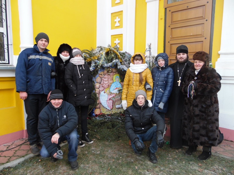 Клинцовская православная молодежная группа "Фавор" приготовила прихожанам рождественский подарок