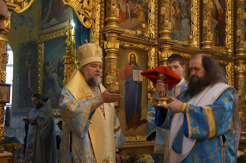 В праздник Сретения Господня епископ Владимир возглавил Божественную литургию в Петропавловском кафедральном соборе
