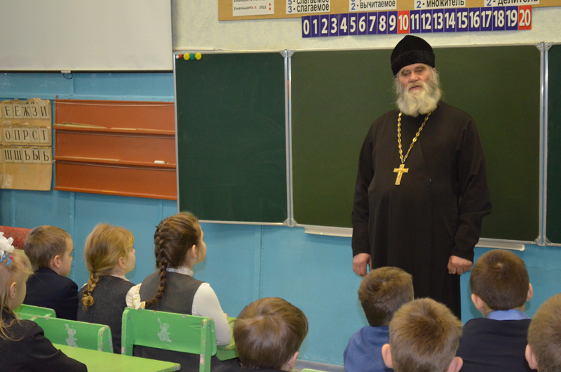 Клинцовское благочиние. Священник провел беседу со школьниками