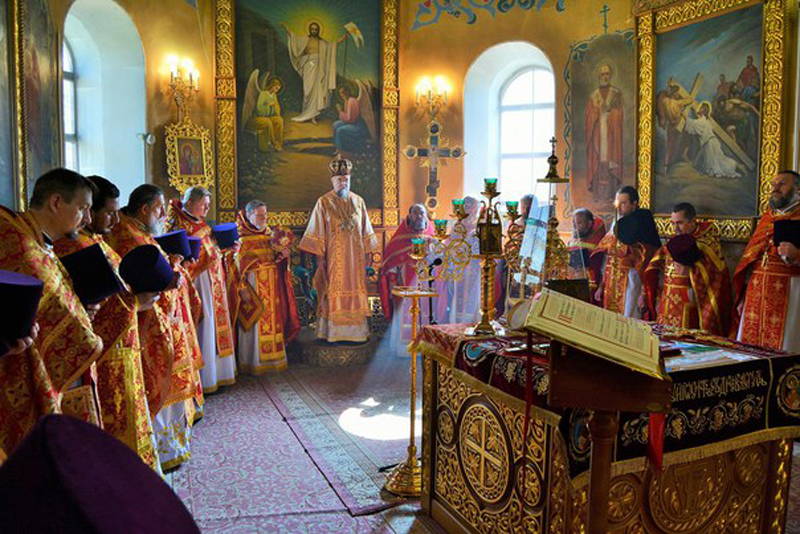 Епископ Владимир возглавил соборное богослужение в понедельник Светлой седмицы