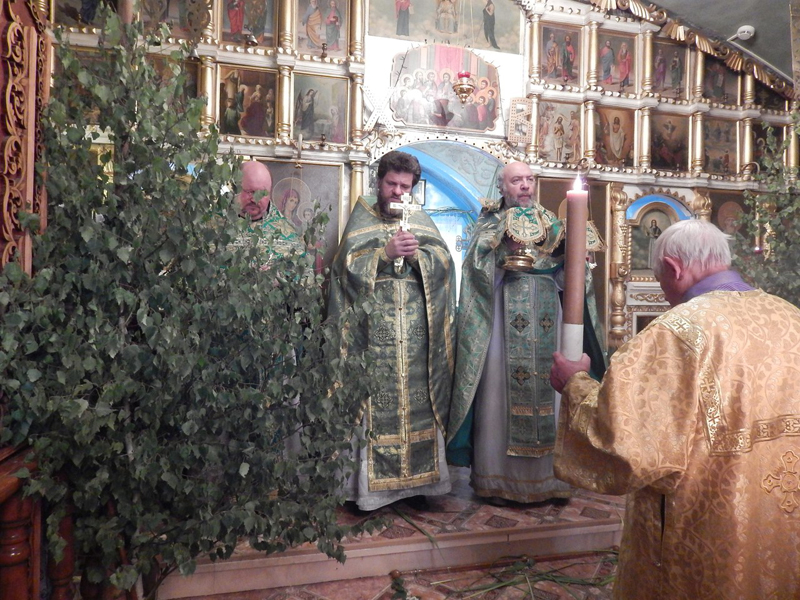 На Архиерейском подворье г. Клинцы отпраздновали день Святой Троицы