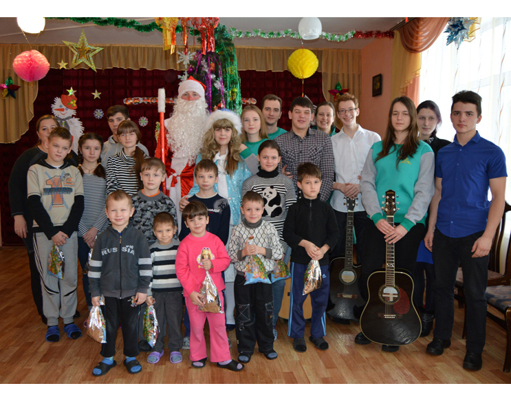 Православная молодежная группа «Фавор» поздравила воспитанников детского дома с Рождеством Христовым