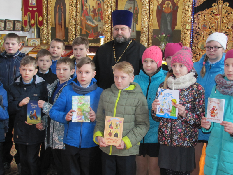 Выставка ко Дню православной книги прошла в храме Рождества Христова г. Стародуба