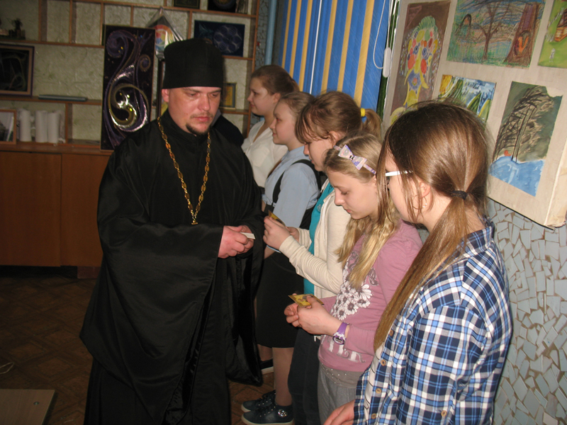 Клинцовское благочиние. Священник посетил творческую мастерскую «Православный путешественник»