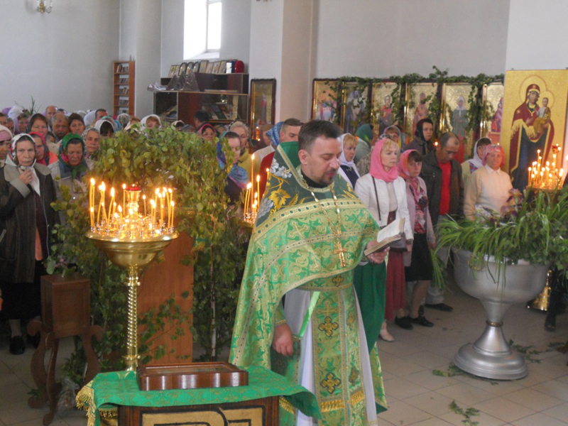 Празднование Святой Троицы в храме Святителя Николая г. Унечи