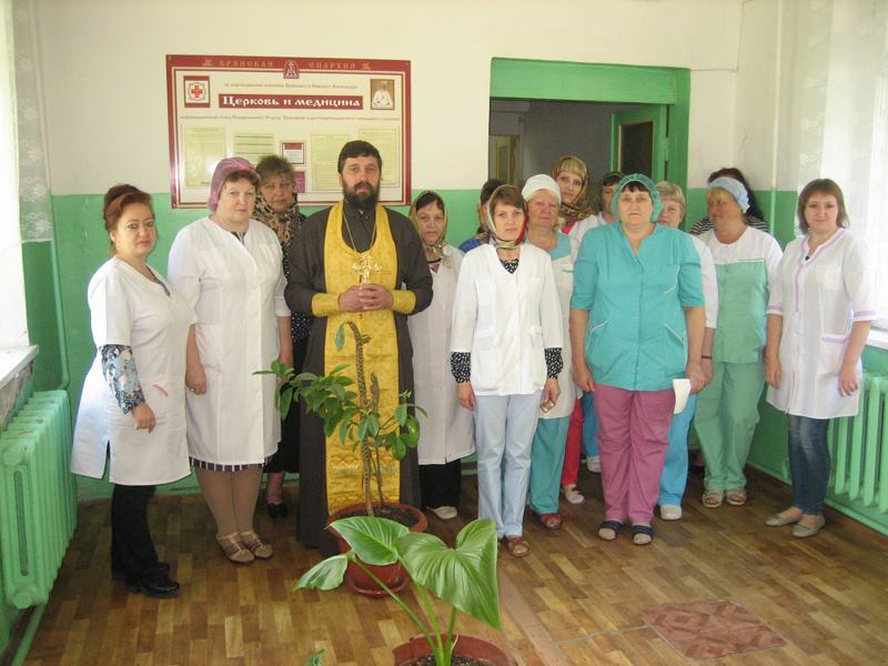 Молебен и поздравление медиков накануне Дня медицинского работника в Суражской ЦРБ