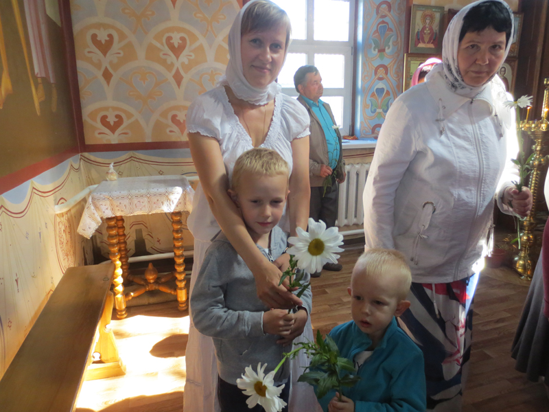 Православные суражане молитвенно отметили День семьи, любви и верности