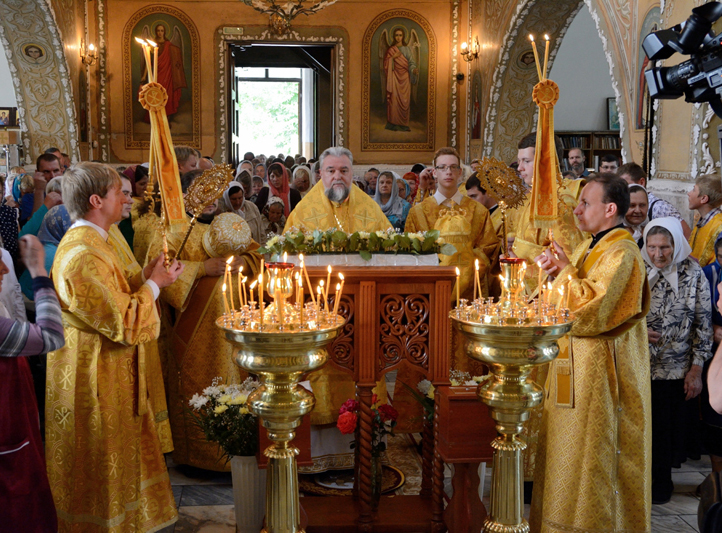 Архиерейское богослужение. Престольный праздник в кафедральном соборе Клинцовской епархии