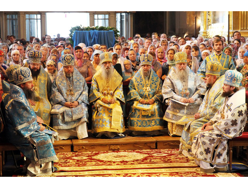 Глава Клинцовской епархии, Преосвященнейший епископ Владимир, принял участие в Божественной литургии в Свято-Успенском кафедральном соборе