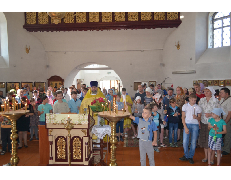 Начало учебного года учащиеся и студенты встречают молебнами в Стародубском благочинии