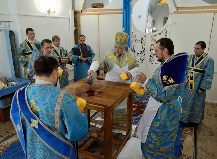 Глава Клинцовской епархии совершил чин обновления Успенского храма г. Почепа