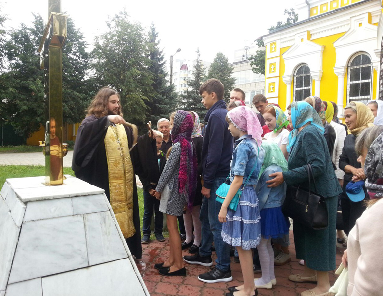 В Клинцовском Петропавловском кафедральном соборе прошли молебны для учащихся
