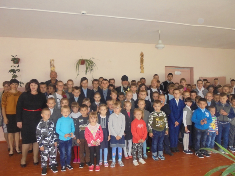 Первый учебный день в Новоромановской СОШ начался с общей молитвы