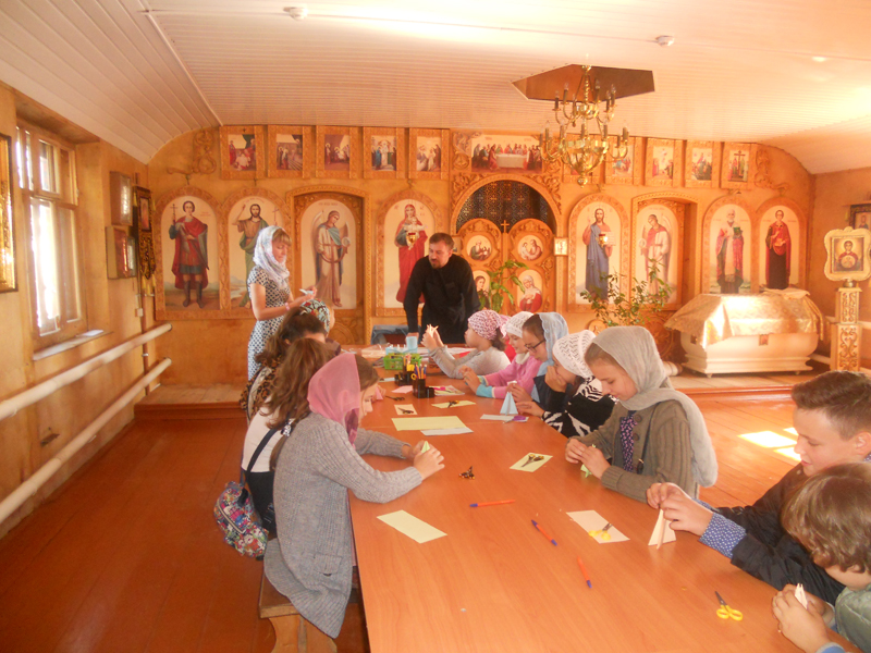 Занятия в воскресной школе храма Святителя Николая г. Унечи