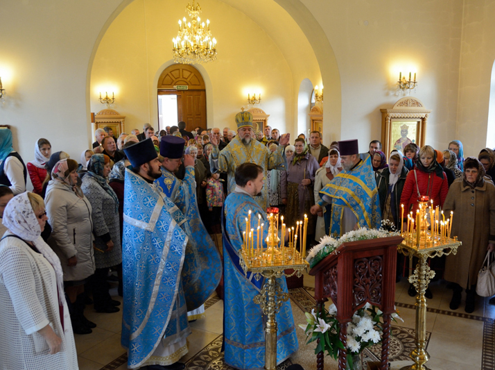 Архиерейское богослужение в праздник Покрова Пресвятой Богородицы в храме села Белогорщь