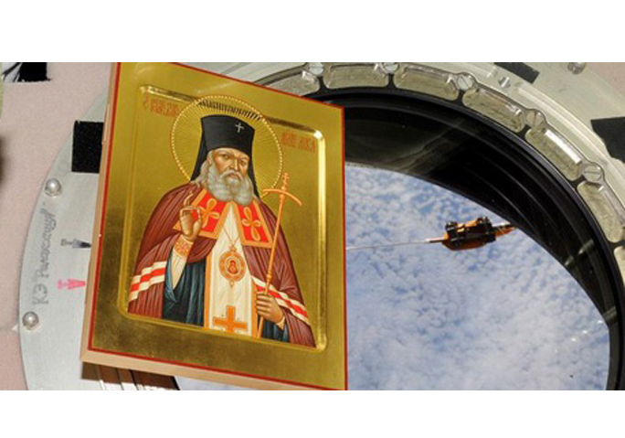 В Новоспасский монастырь принесена икона святителя Луки (Войно-Ясенецкого), которая около 700 раз облетела вокруг Земли на борту Международной космической станции