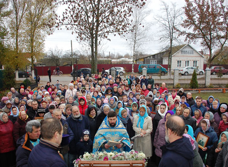 Крестный ход в праздник Казанской иконы Божией Матери в Сураже