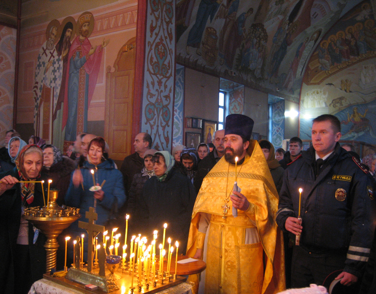 Об участниках дорожного движения и жертвах ДТП помолились православные суражане