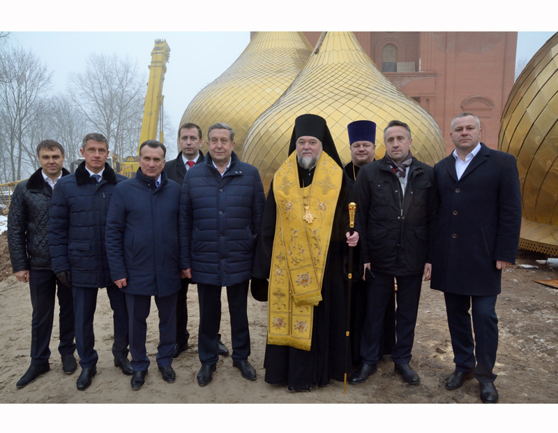 Освящение и установка куполов и крестов на Богоявленский кафедральный собор в городе Клинцы