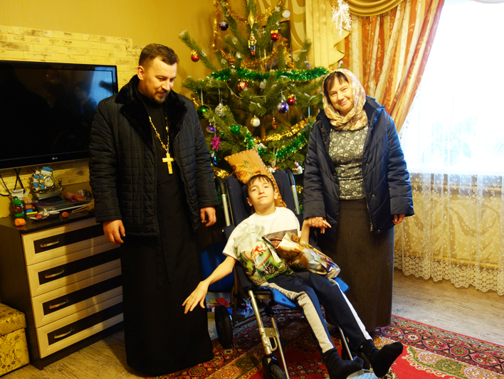 Унечское благочиние. Поздравление детей-инвалидов с Рождеством Христовым в рамках акции "Добро от сердца к сердцу"