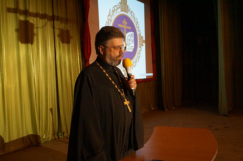В Клинцовской епархии прошли лекция и семинар «Избавление от наркотической и алкогольной зависимости».