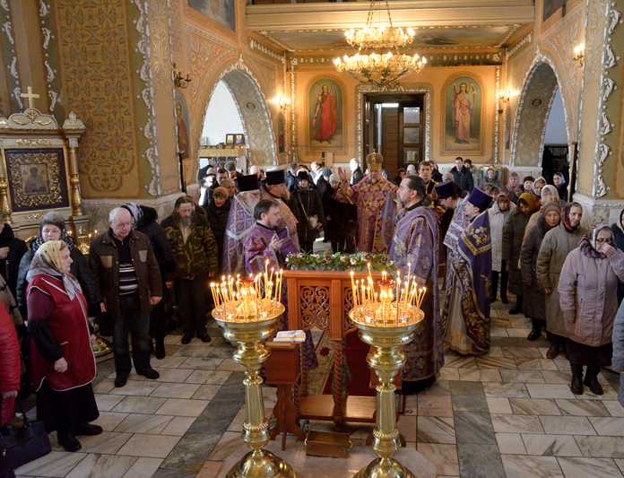 Архиерейское богослужение в Петропавловском кафедральном соборе