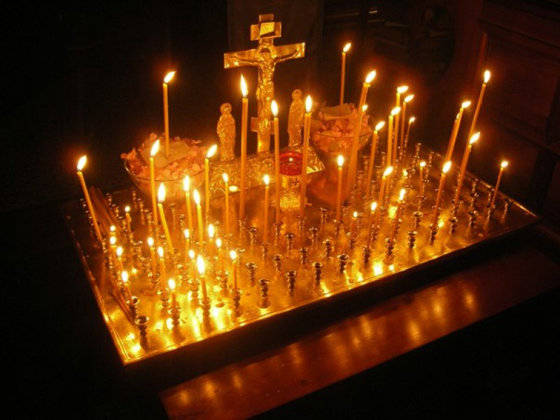 По благословению Святейшего Патриарха Кирилла на 9-й день после трагедии в Кемерове во всех храмах Русской Православной Церкви состоятся заупокойные богослужения