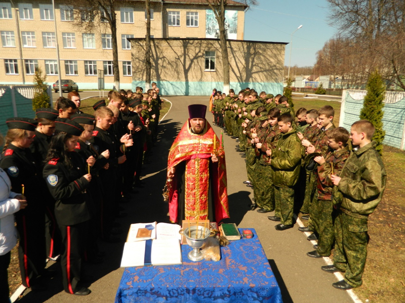 Радостью о Воскресшем Господе с кадетами Стародубского Казачьего кадетского корпуса поделился их духовник