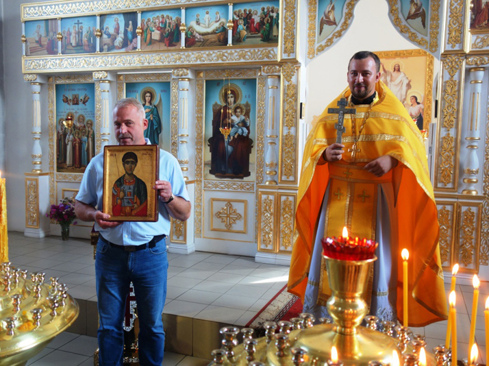 В дар храму Святителя Николая г. Унечи передана икона святого великомученика Димитрия Солунского