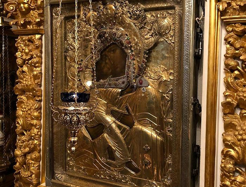 Икона Божией Матери «Умиление» из Псково-Печерского монастыря прибудет в Манеж на выставку «Сокровища музеев России»