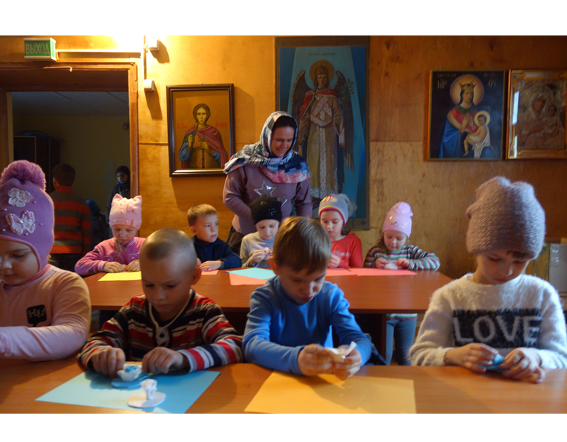 В воскресной школе храма Святителя Николая г. Унечи началась подготовка ко Дню матери