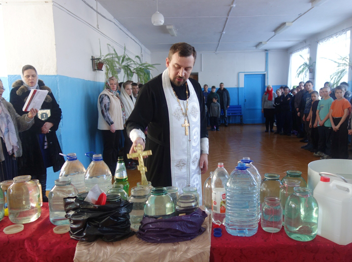Пастырский визит в Унечскую школу-интернат в праздник Крещения Господня
