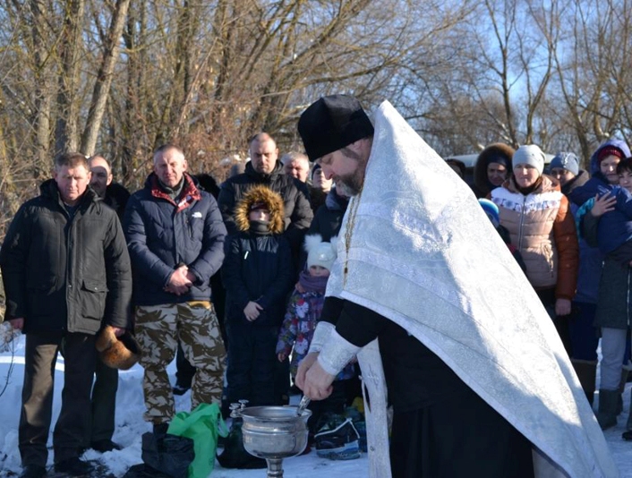 Освящение воды в праздник Крещения Господня на озере Стародубского района