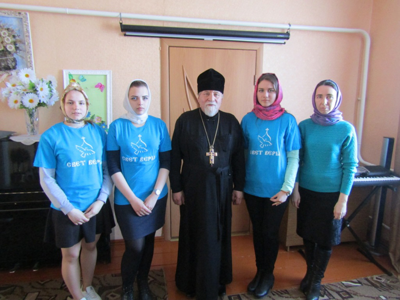Молодежная православная группа "Свет веры" посетила болящих Мглинской ЦРБ