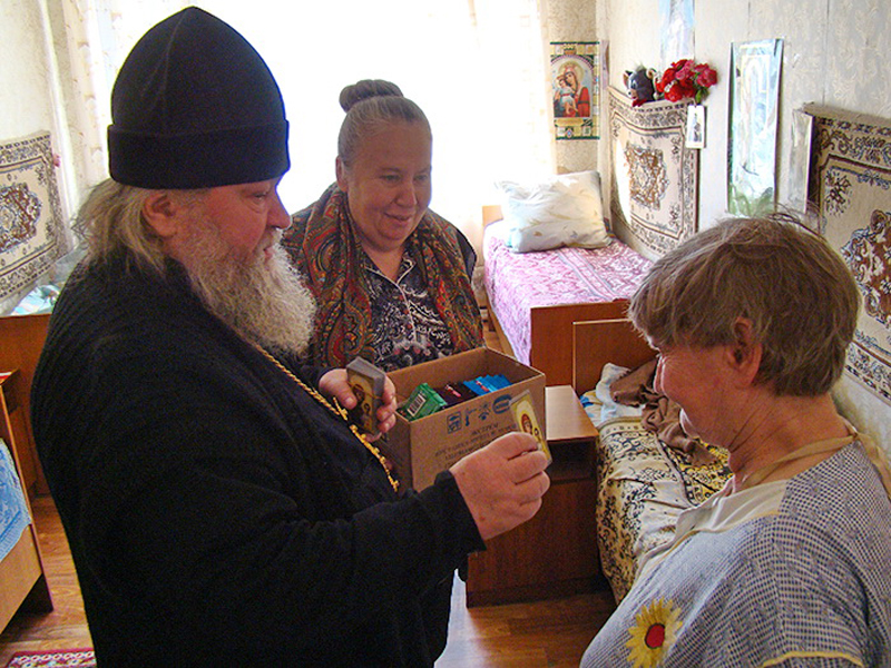 Епископ Сергий посетил Дом престарелых Злынковского района.