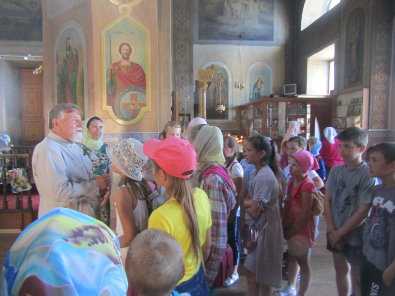 Детский праздник, посвященный дню Святой Троицы, провел Молодежный отдел Мглинского благочиния