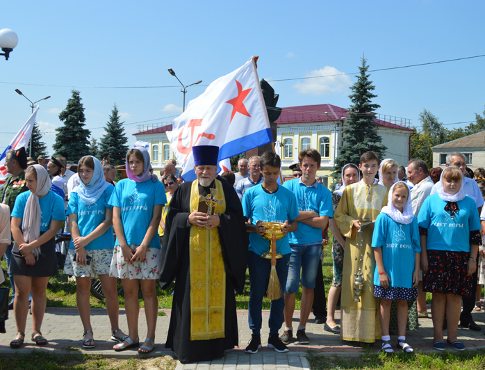 В день Военно-Морского Флота России во Мглине освящен памятный знак морякам